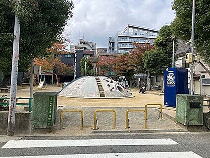 小路公園 685m