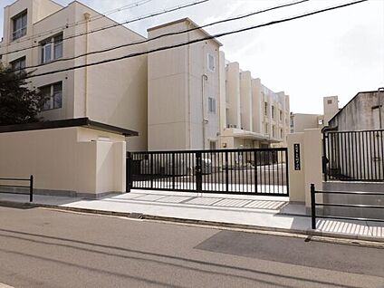 大阪市立大桐中学校 474m