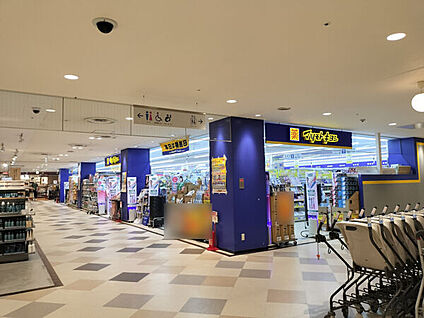 マツモトキヨシ かみしんプラザ店 979m