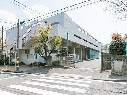 横浜市立岩崎中学校 1827m
