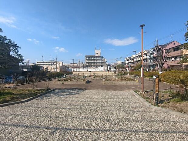 大久保中央公園(約976m)