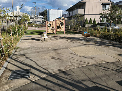 城西町さつき児童遊園 853m
