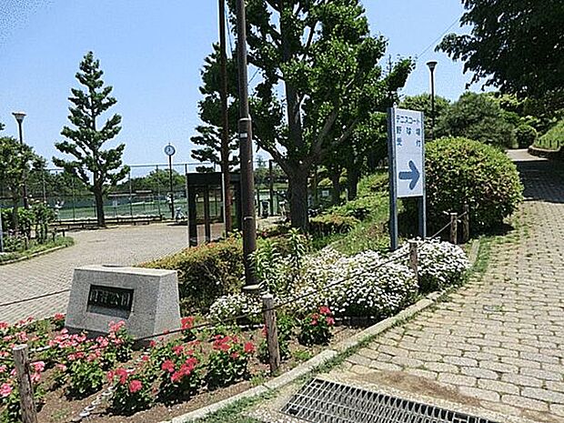 岡村公園(約1,255m)