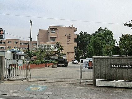 草加市立氷川小学校 474m