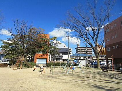 名北公園 894m