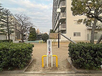 ユニハイム千船参番館前公園 815m
