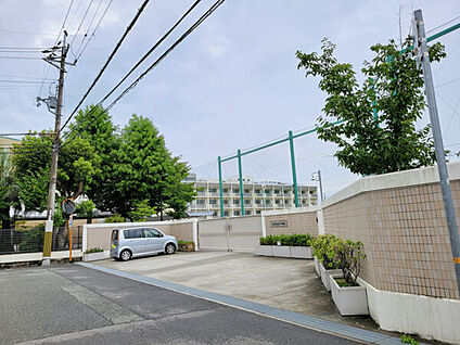 尼崎市立塚口中学校 2076m