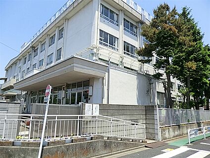 江戸川区立鹿骨東小学校 586m