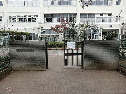 横浜市立瀬谷小学校 909m
