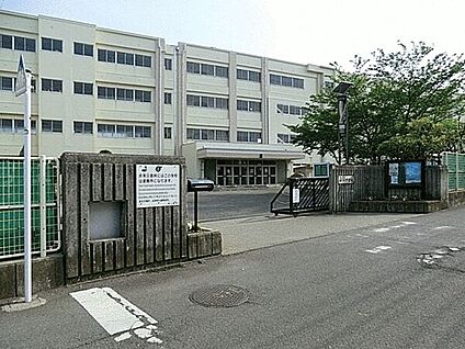 茅ヶ崎市立西浜中学校 715m