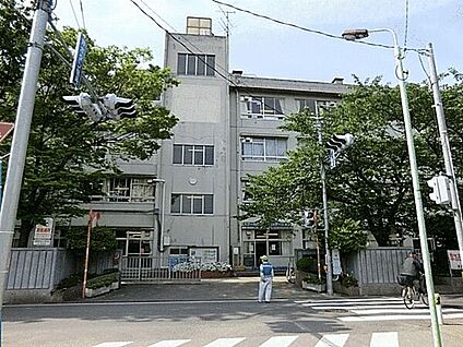草加市立両新田小学校 922m