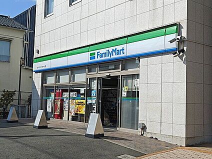 ファミリーマート Ｎマートシーフォーレ店 692m