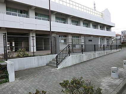 横浜市立岩井原中学校 1475m