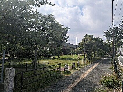 箱崎米一丸公園 955m