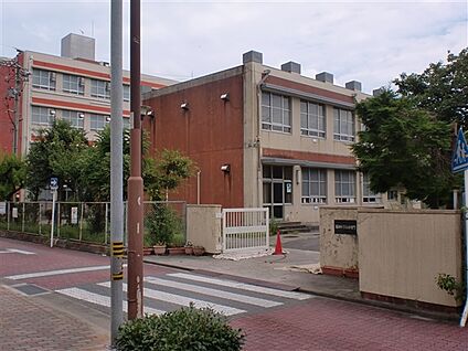 名古屋市立堀田小学校 809m
