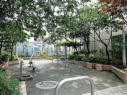 中根岸児童遊園 649m
