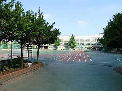 北区立滝野川第五小学校 448m