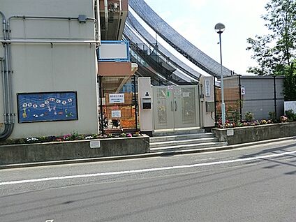栄町保育園 443m