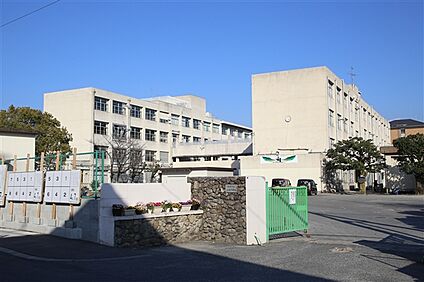 福岡市立三宅中学校 1365m
