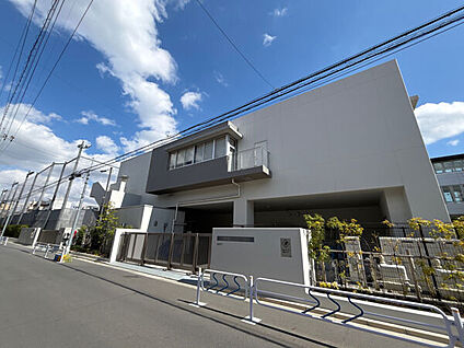 江戸川区立小松川中学校 580m