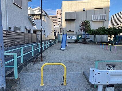 街角広場 736m
