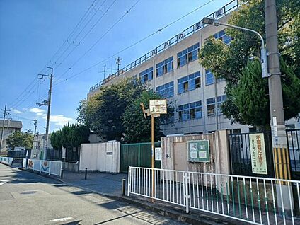 東大阪市立八戸の里東小学校 424m