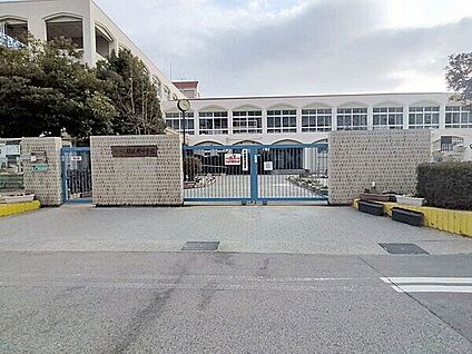 神戸市立須佐野中学校 759m