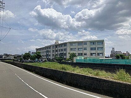 福岡市立室見小学校 638m