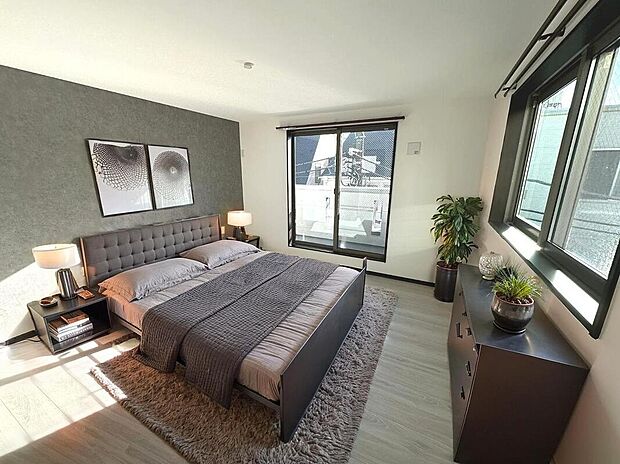 【アーバンポート施工例】主寝室は６．７帖のゆとりある間取。ダブルサイズのベッドを置いても余裕のある広さです。人生の３分の１を占める睡眠時間をゆったりとした空間でお過ごしください。