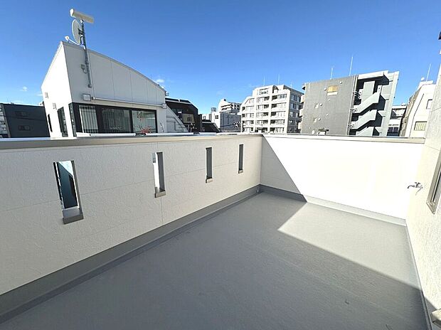 【アーバンポート施工例】屋上にはルーフバルコニー!開放的な空間で季節毎にガーデニングや夏はプールも楽しめます。