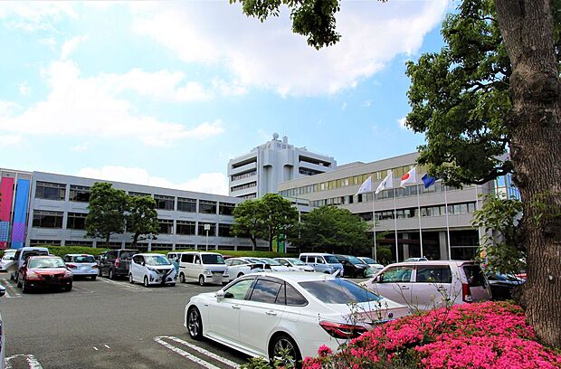 吹田市役所(約527m)