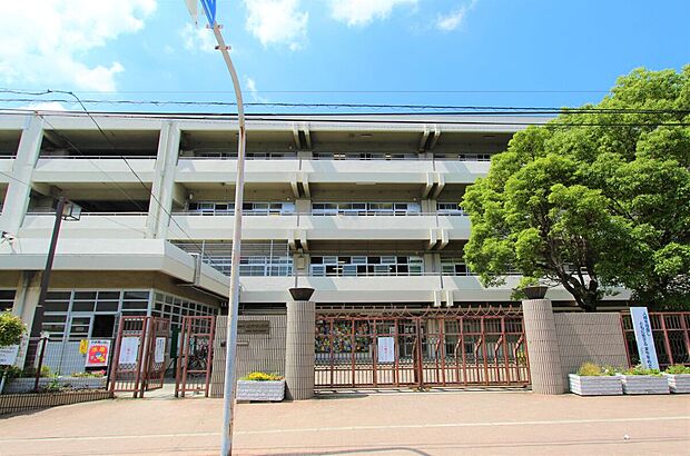 吹田市立第六中学校(約640m)