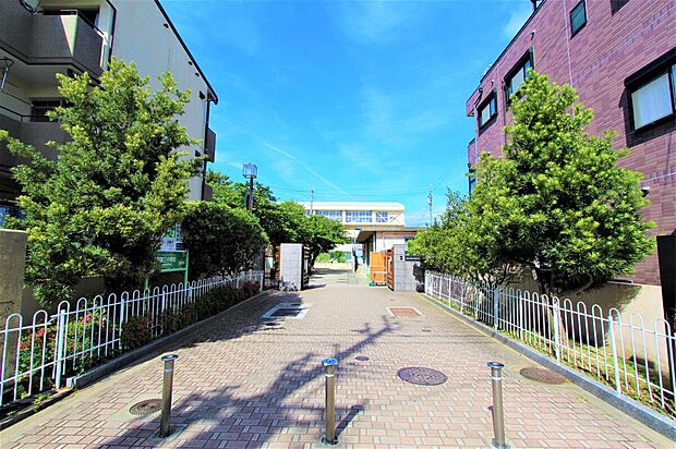 吹田市立第三小学校(約650m)