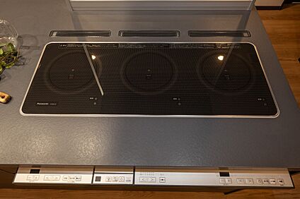 3口並びのトリプルワイドIH