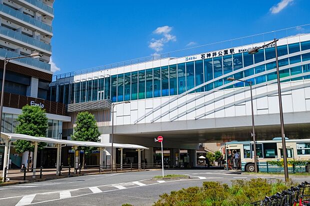 西武池袋線「石神井公園」駅(約470m)