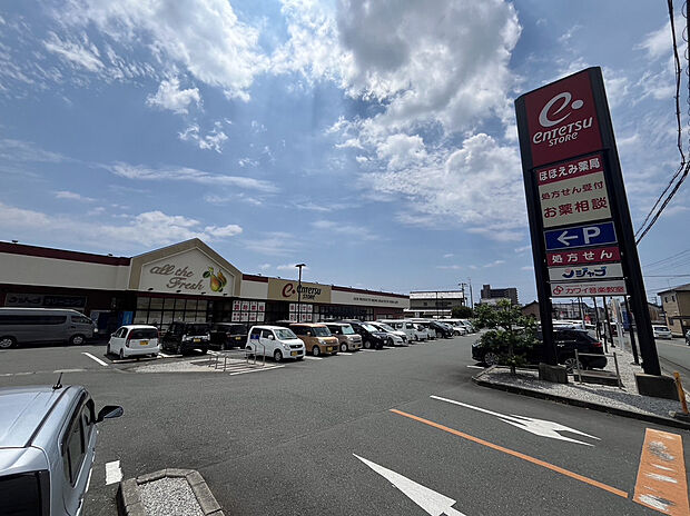 遠鉄ストア西ヶ崎店(約1m)