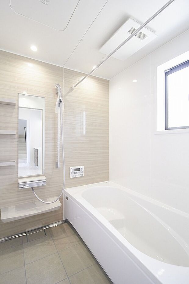 【浴室】浴室暖房・乾燥機付き！寒い季節も雨が多い季節も安心です。