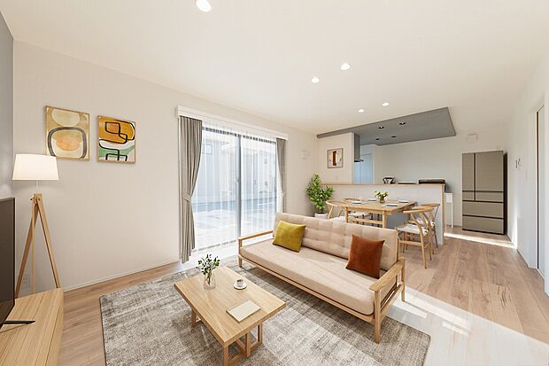 【リビング】陽光が差し込み明るい雰囲気です。（※家具合成イメージ）