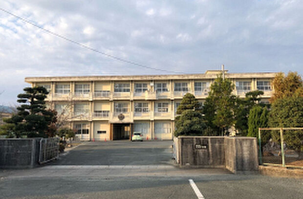 北浜中学校（約1,600m）