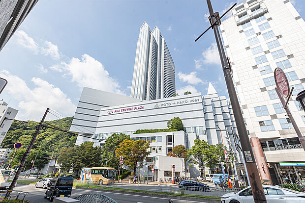 コトノハコ神戸まで徒歩約14分~15分(約1100m~1140m)。新神戸駅前にある商業施設。スーパーやレストランなど多彩な店舗が集まっています。