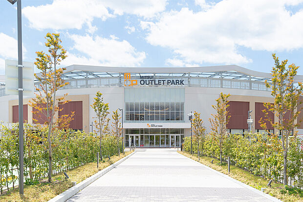 三井アウトレットパーク マリンピア神戸（約2,200m）