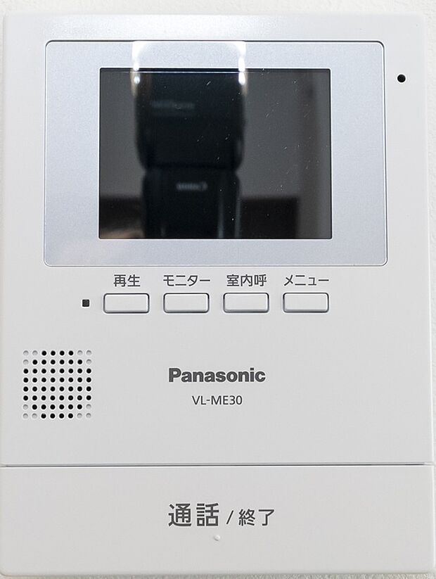 【【カラーモニターホン】】ハッキリと来訪者を確認できるので、防犯面でも安心です。録画機能もあるため、不在時も便利です。（同仕様の設備）