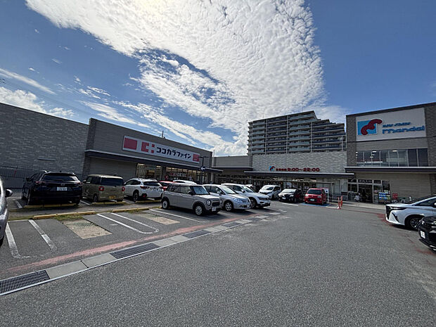 万代・ココカラファイン仁川店　スーパーとドラッグストアが併設して便利♪