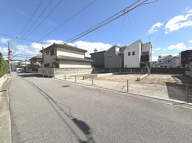 【更地写真（前面道路）】前面道路は、約5.9m！駐車もラクラク♪