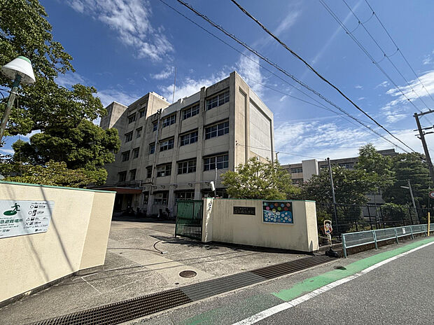 西宮市立段上西小学校（約712m）