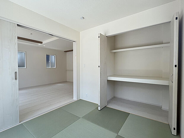 【【和室（4.5帖）】】お子様のお昼寝や遊び場としてマルチに活躍する空間です。