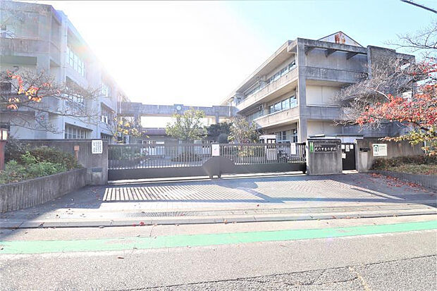 西宮市立北六甲台小学校（約588m）
