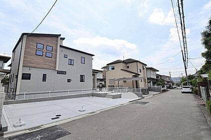 【前面道路含む現地写真】