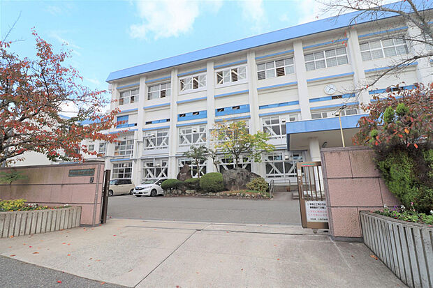 川西市立東谷中学校（約412m）