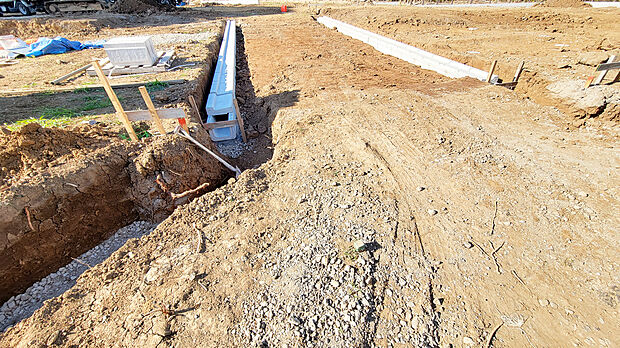 開放感のある現地です♪多摩市では貴重な聖蹟桜ヶ丘駅までフラットアプローチの現場です♪駅周辺で一通りのお買い物や食事など完結可能です♪まもなく駅前に人気のスーパー『ロピア』もオープン予定です♪